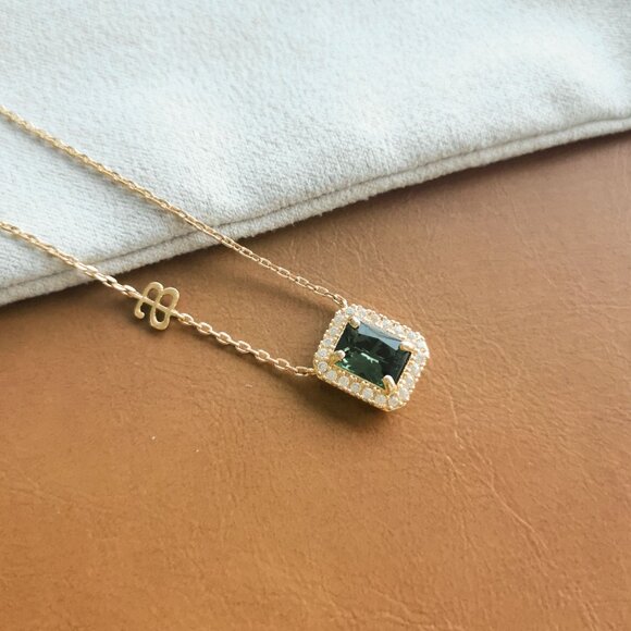 Alicia Bonnie Aurora Gold Green Crystal Necklace - Picture 2 of 4